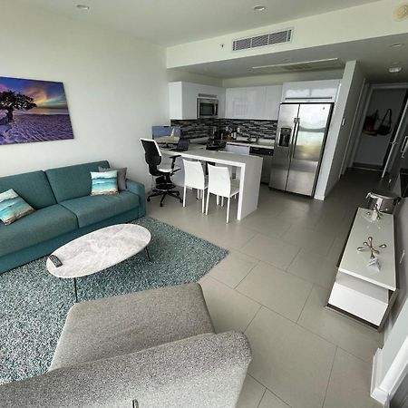 Azure Beach Residences Palm Beach Exteriér fotografie