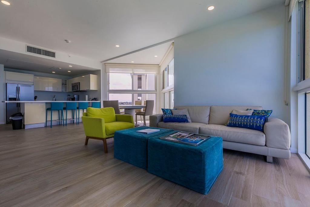 Azure Beach Residences Palm Beach Exteriér fotografie