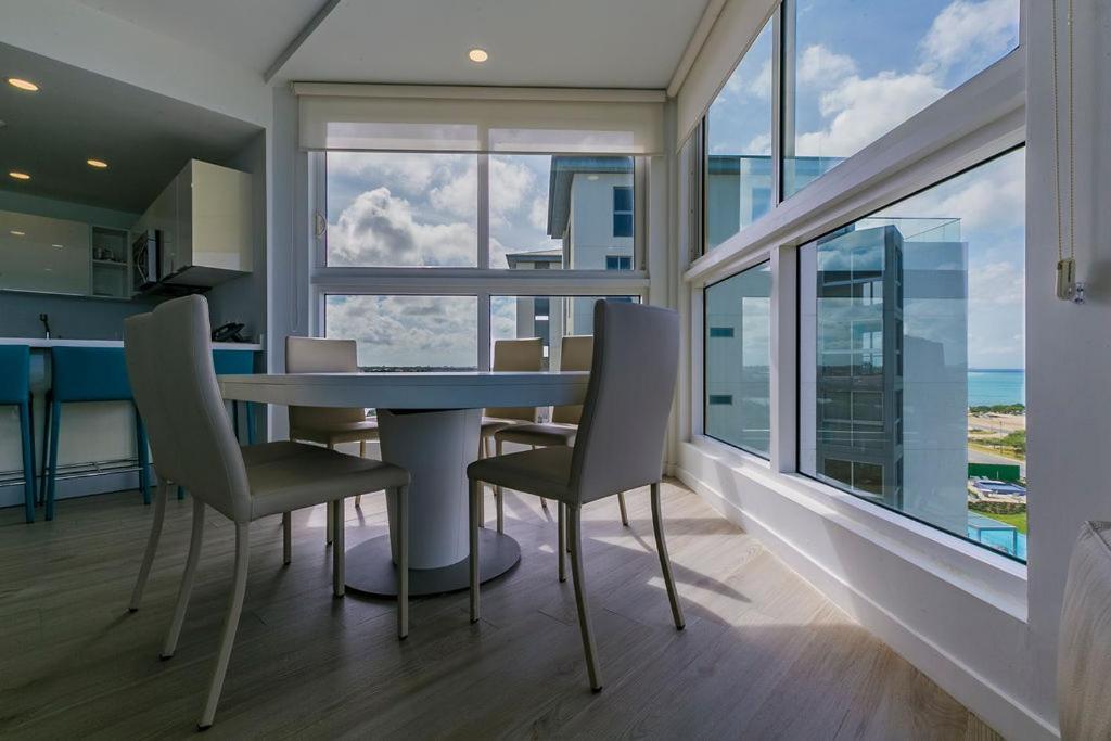 Azure Beach Residences Palm Beach Exteriér fotografie
