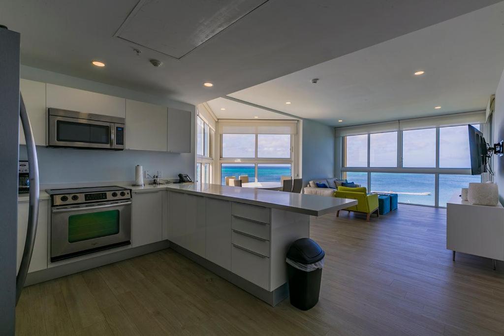 Azure Beach Residences Palm Beach Exteriér fotografie