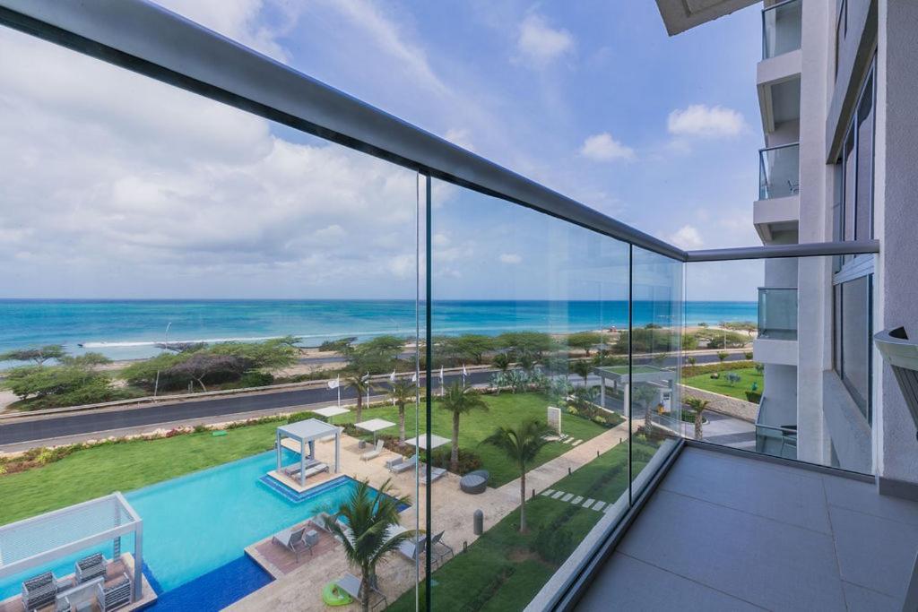 Azure Beach Residences Palm Beach Exteriér fotografie