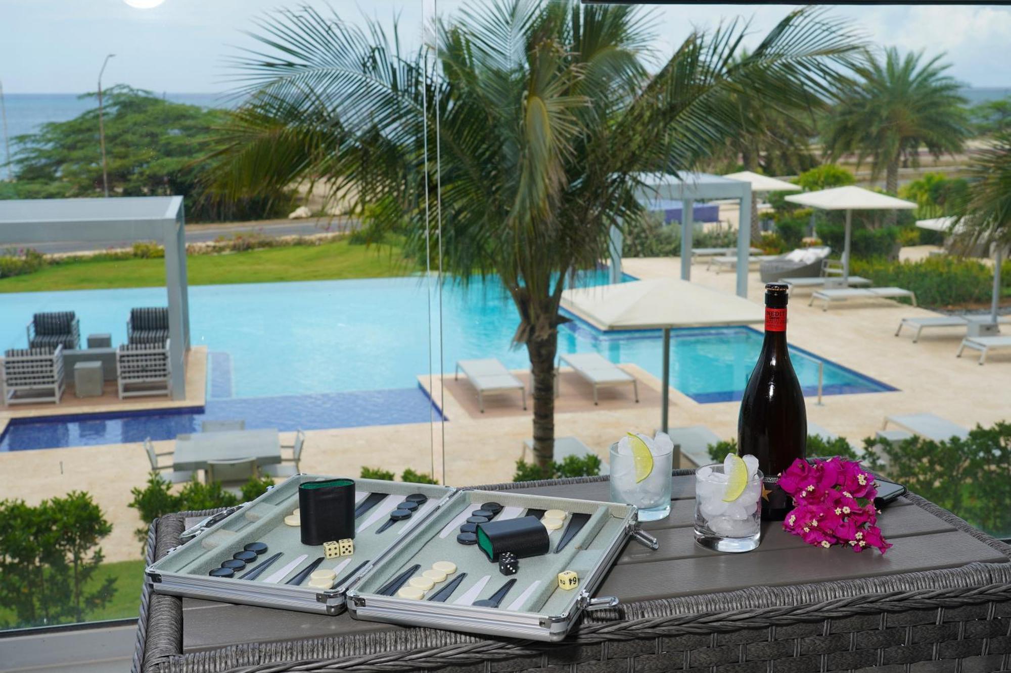 Azure Beach Residences Palm Beach Exteriér fotografie