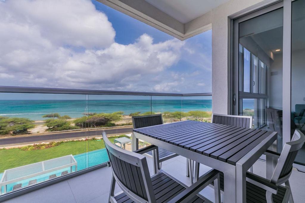 Azure Beach Residences Palm Beach Exteriér fotografie