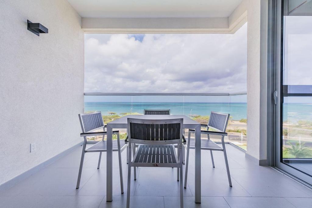 Azure Beach Residences Palm Beach Exteriér fotografie