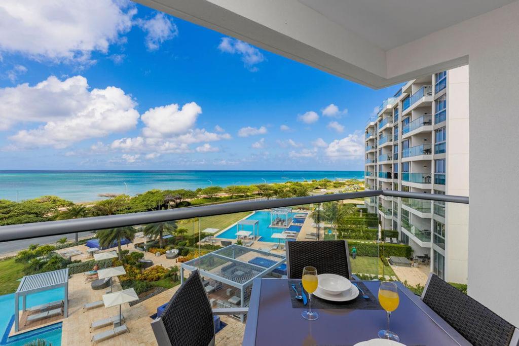 Azure Beach Residences Palm Beach Exteriér fotografie